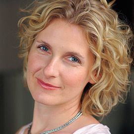 Elizabeth Gilbert Headshot