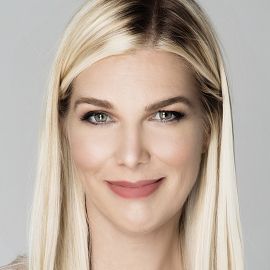 Laura Lynne Jackson Headshot